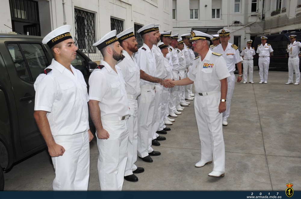 Saludo AJEMA a la dotación de la Comandancia naval de Barcelona
